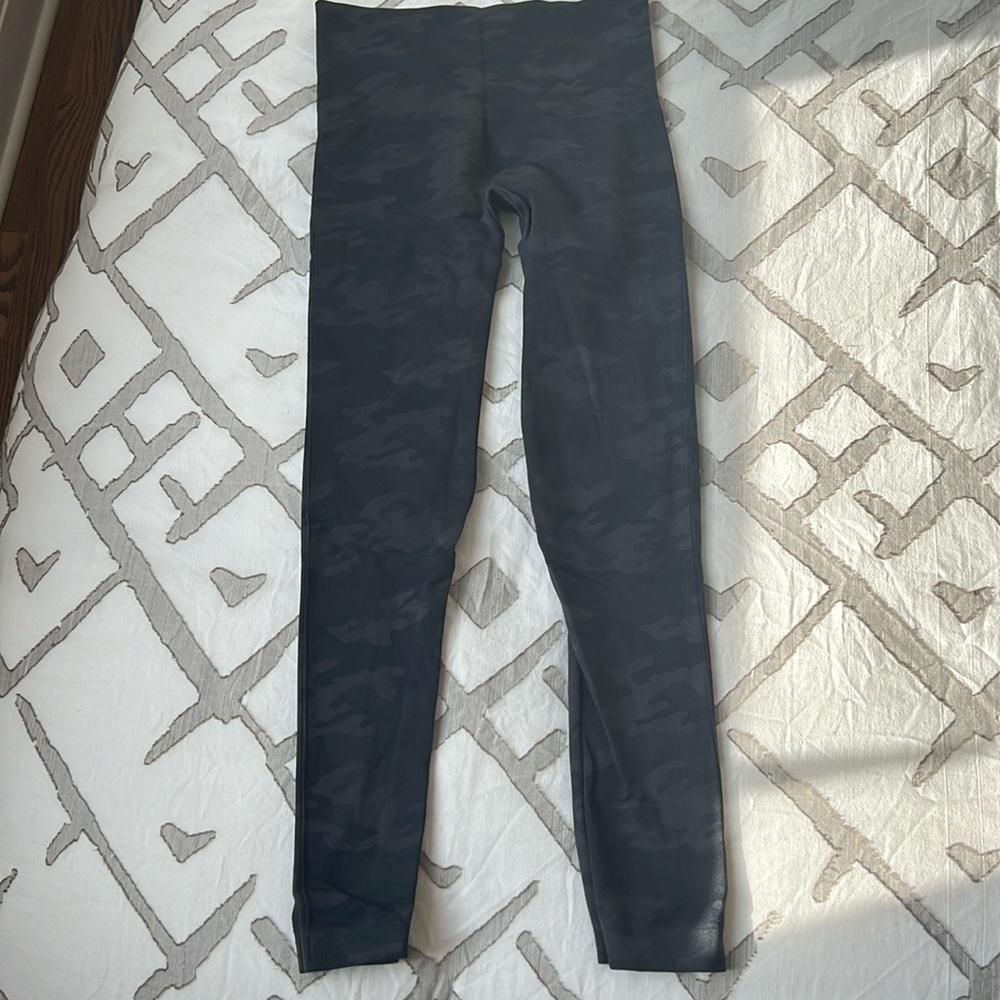 Spanx Legging Bundle Sz Medium Seamless/Leather - image 4